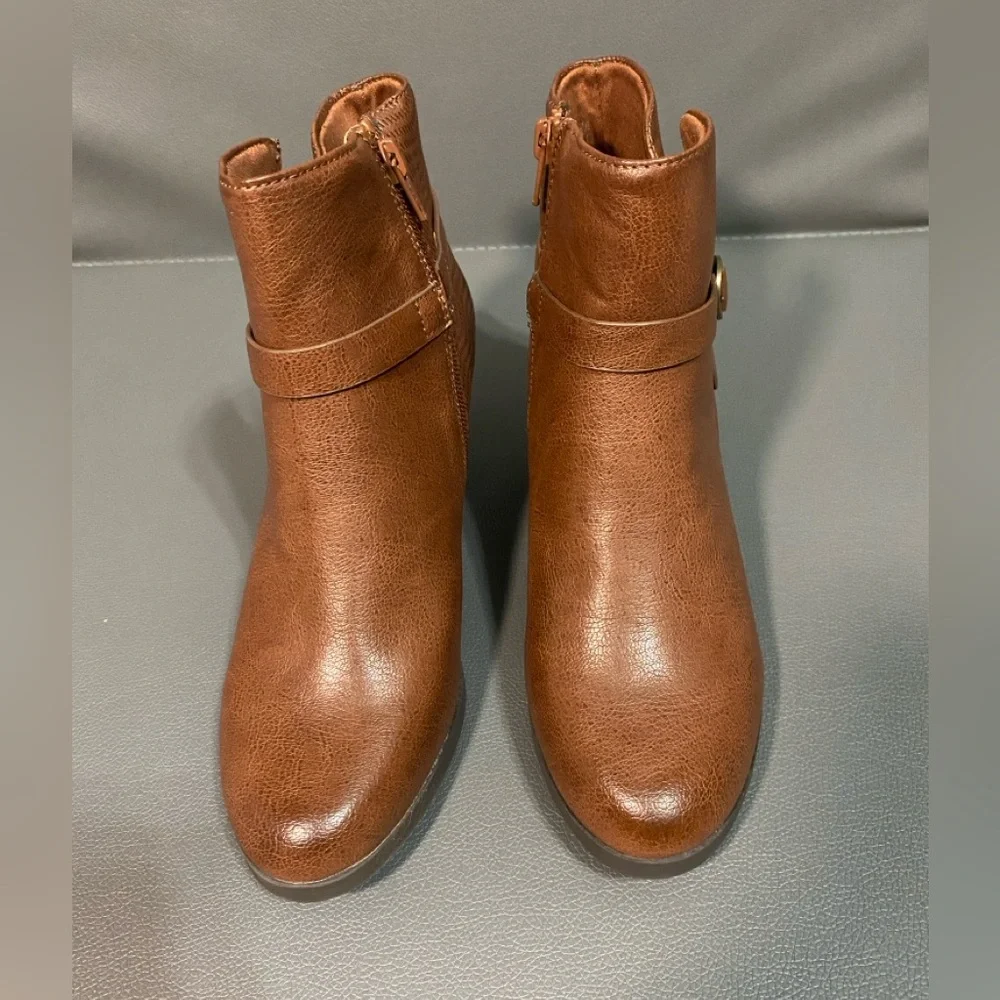 NWT Bare Traps Linda Block Heel Bootie